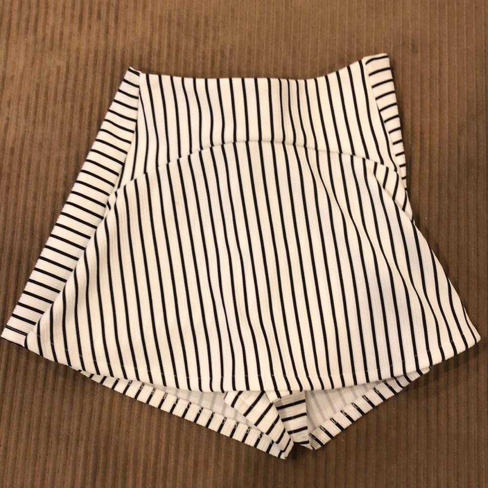 black and white stripped skirt skort